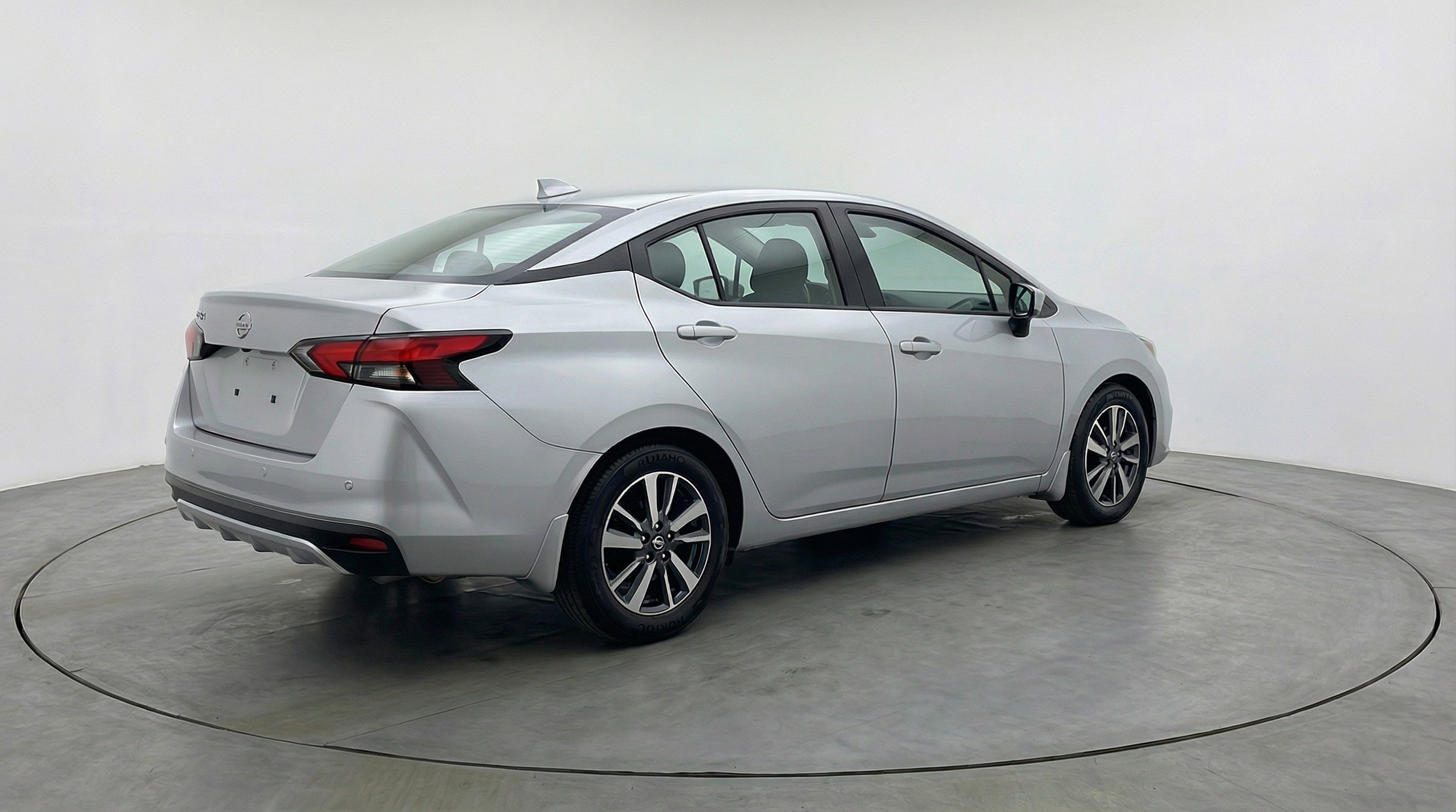 Used 2025 Nissan Versa SV image 9