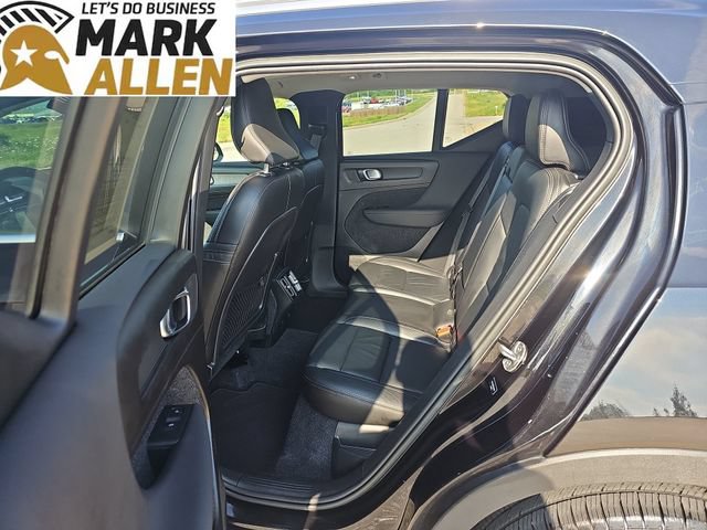 Used 2023 Volvo XC40 B5 Plus AWD/4WD image 24