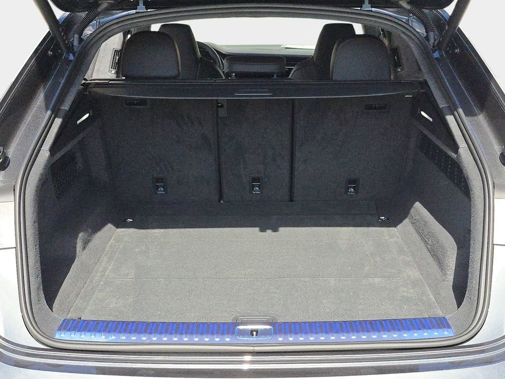 New 2026 Audi SQ8 Prestige image 12