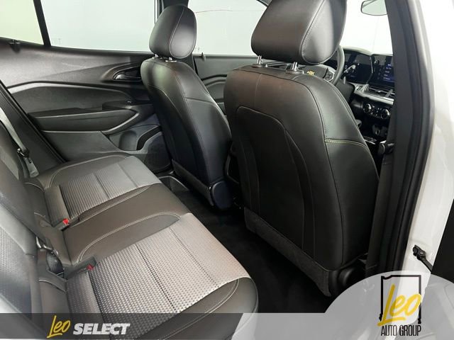 Used 2024 Chevrolet Trax LT w/ Sunroof Package FWD image 17