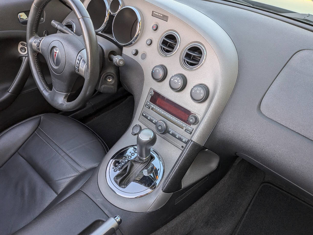 Used 2007 Pontiac Solstice Convertible w/ Premium Package image 13