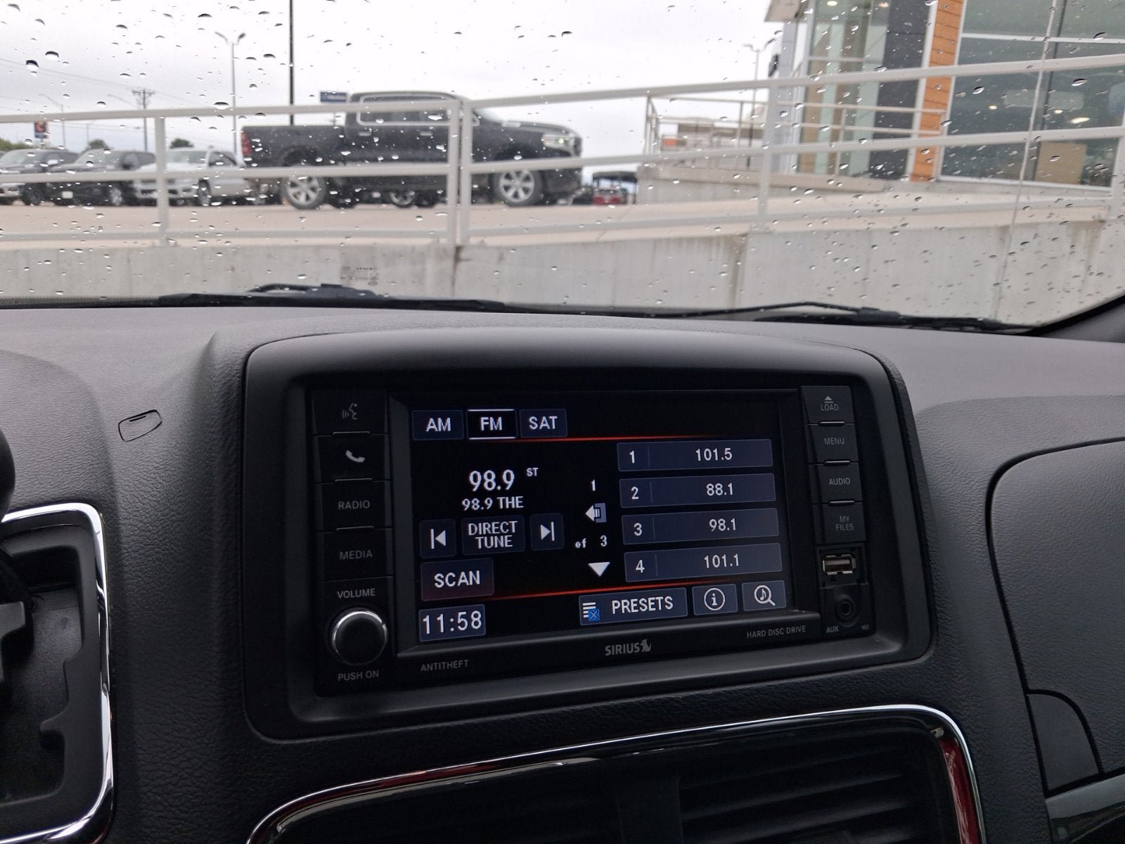 Used 2019 Dodge Grand Caravan SXT FWD image 22