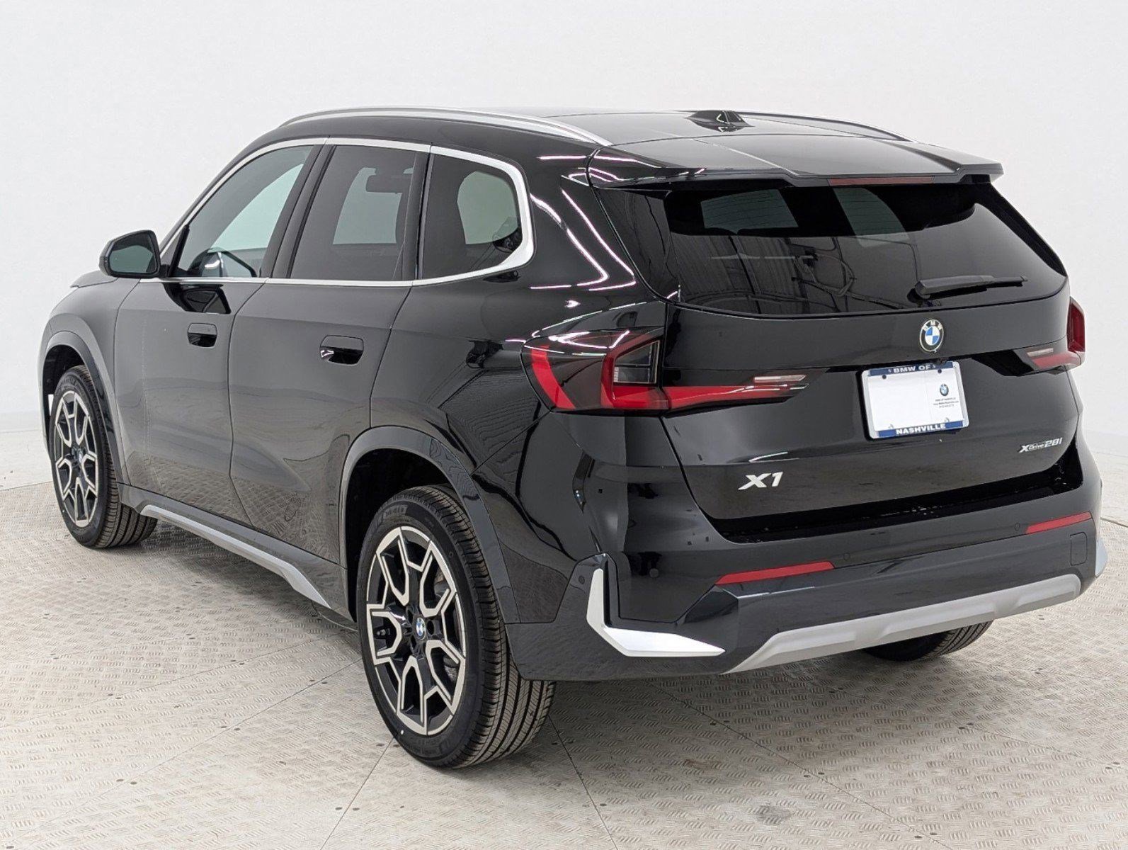 Used 2025 BMW X1 xDrive28i w/ Convenience Package AWD/4WD image 3