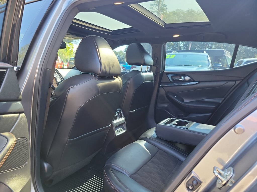 Used 2020 Nissan Maxima SR w/ Sport Mat Group FWD image 13
