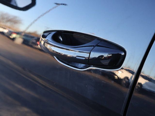 Used 2022 Volkswagen Atlas Cross Sport SEL R-Line image 22