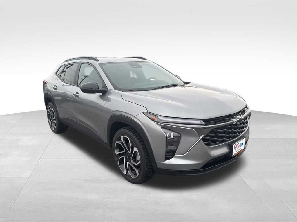 Used 2025 Chevrolet Trax RS w/ Driver Confidence Package image 8