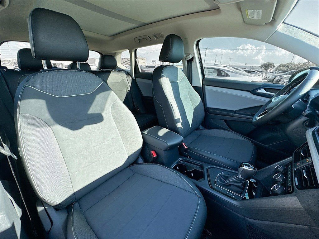 Used 2024 Volkswagen Taos SE FWD image 31