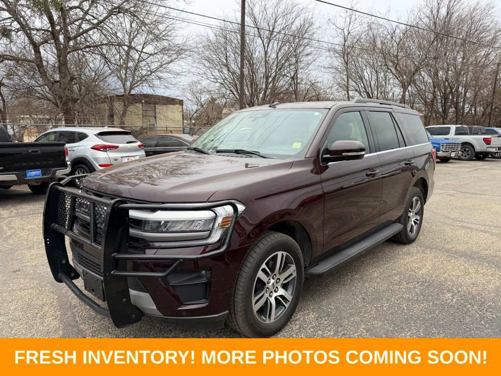 Used 2024 Ford Expedition XLT image 3