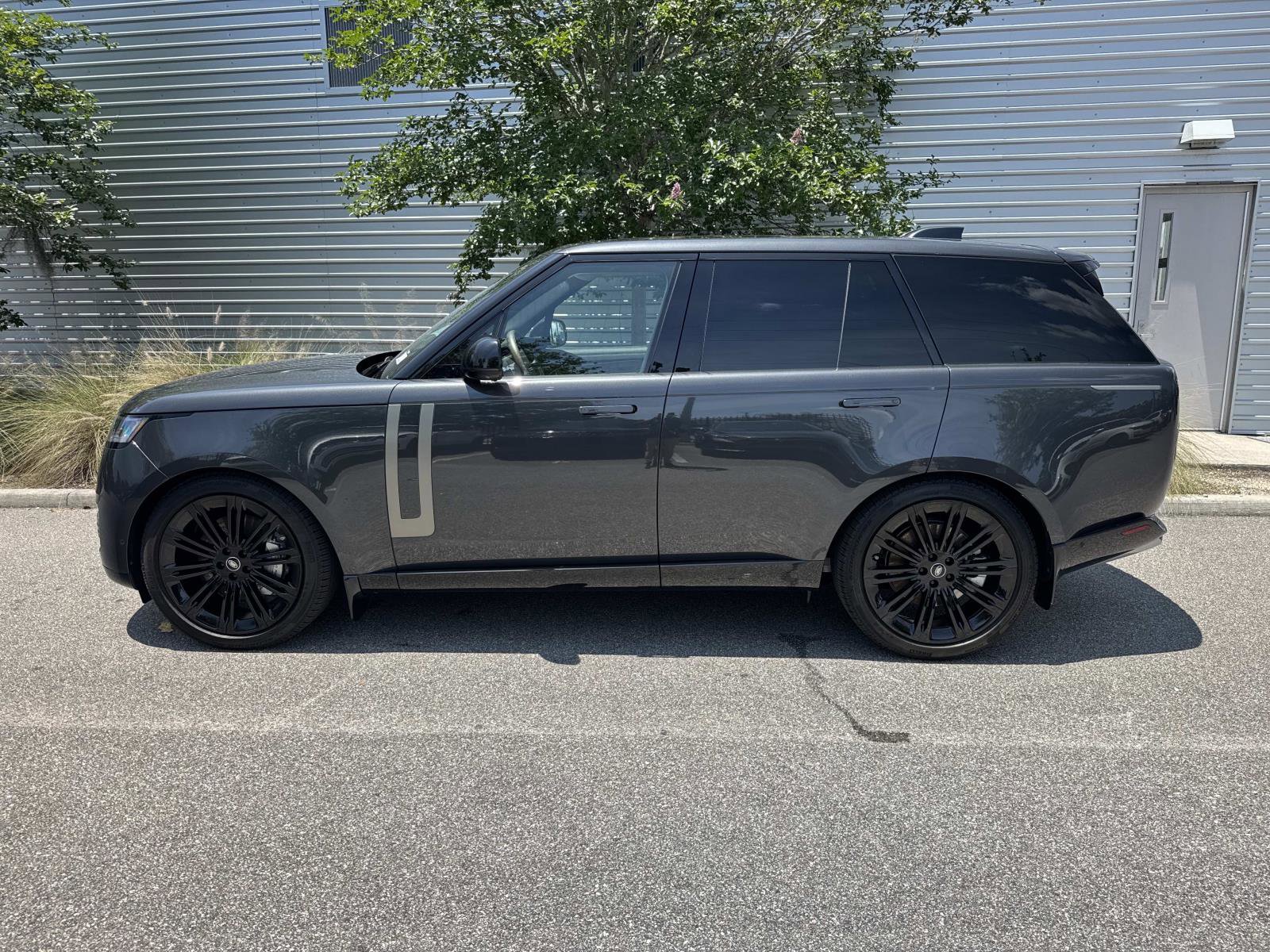 Certified 2025 Land Rover Range Rover SE AWD/4WD image 2