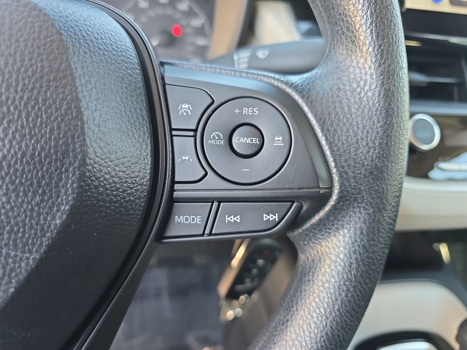 Used 2025 Toyota Corolla LE FWD image 17