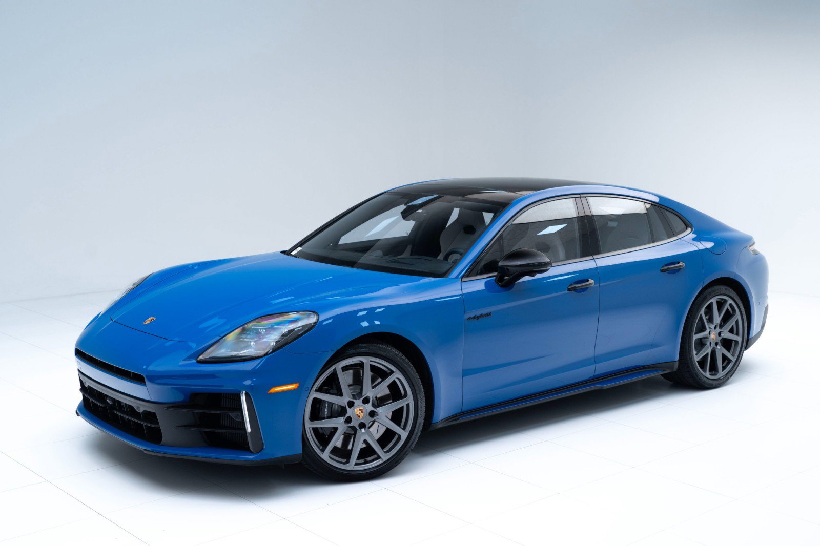 Used 2025 Porsche Panamera 4S image 1