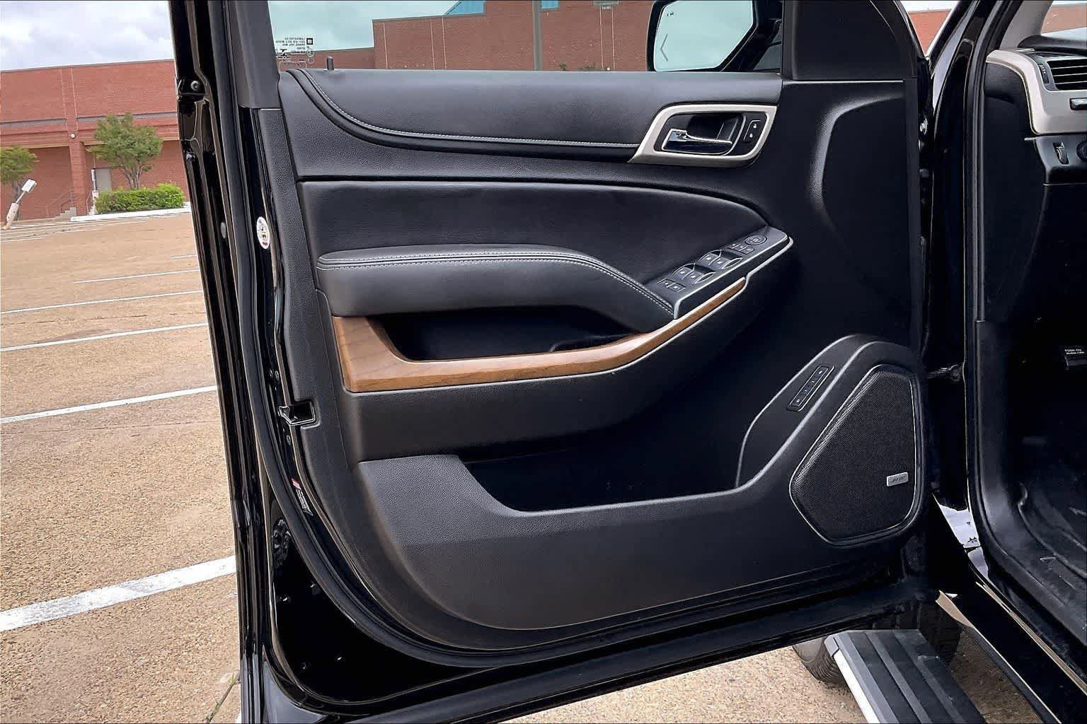 Used 2020 GMC Yukon Denali w/ Denali Premium Package RWD image 27