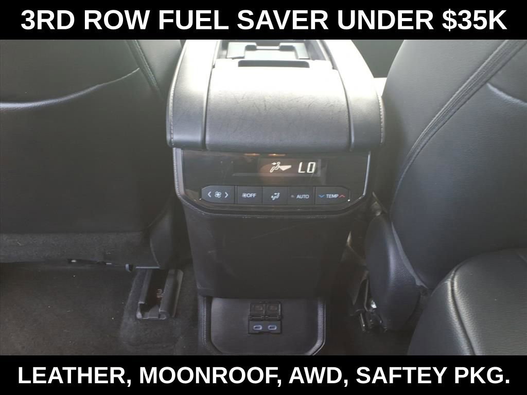 Used 2022 Toyota Highlander XLE AWD/4WD image 27