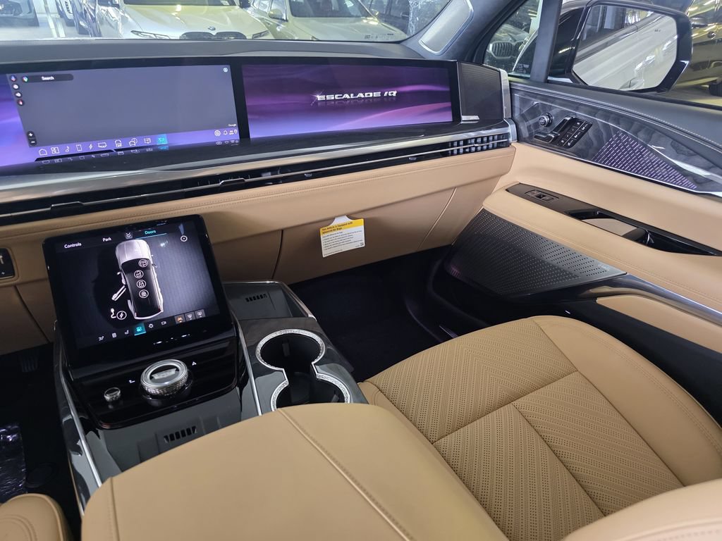 New 2026 Cadillac Escalade IQ Sport 2 w/ LPO, ONYX Package AWD/4WD image 10