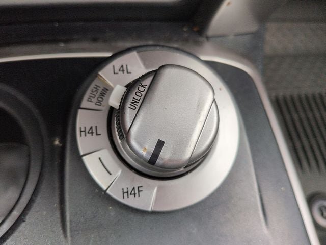 Used 2018 Toyota 4Runner Limited AWD/4WD image 25