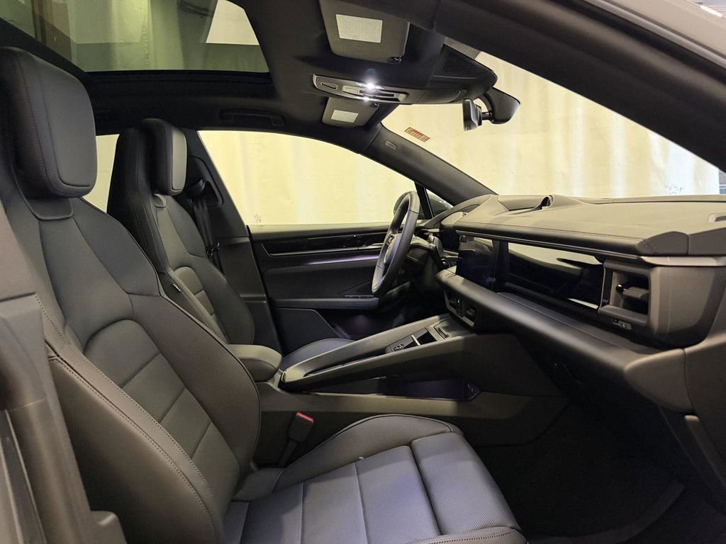 Used 2026 Porsche Macan 4S Electric AWD/4WD image 16