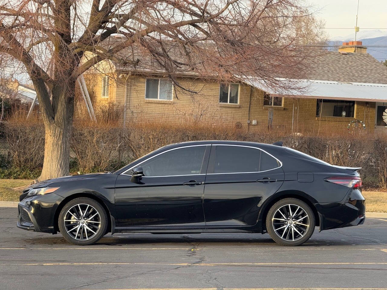 Used 2023 Toyota Camry SE w/ Convenience Package FWD image 8