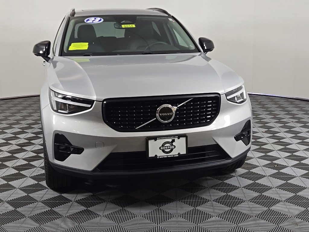 Certified 2023 Volvo XC40 B5 Plus w/ Protection Package Premier image 3