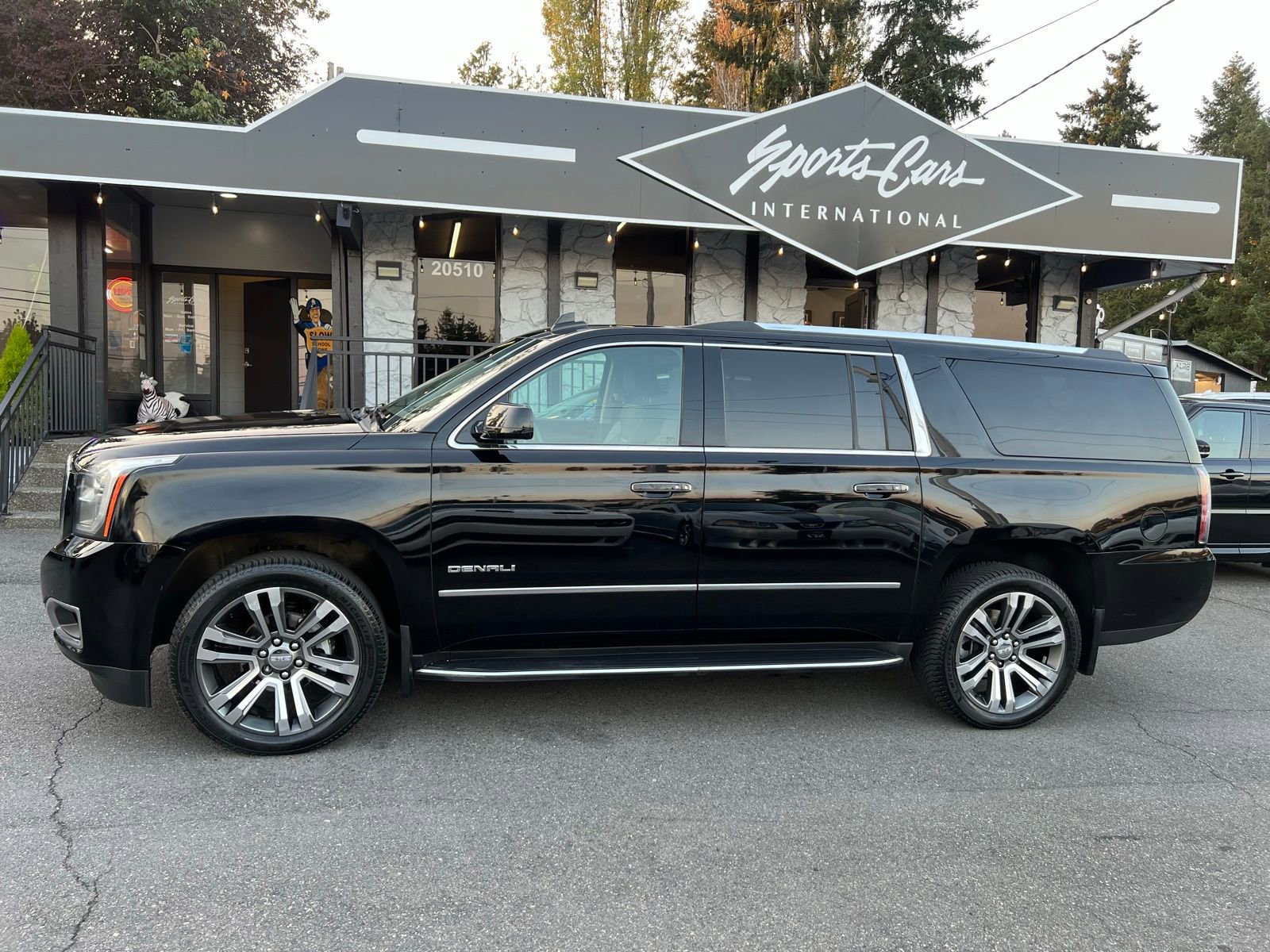 Used 2019 GMC Yukon XL Denali image 2