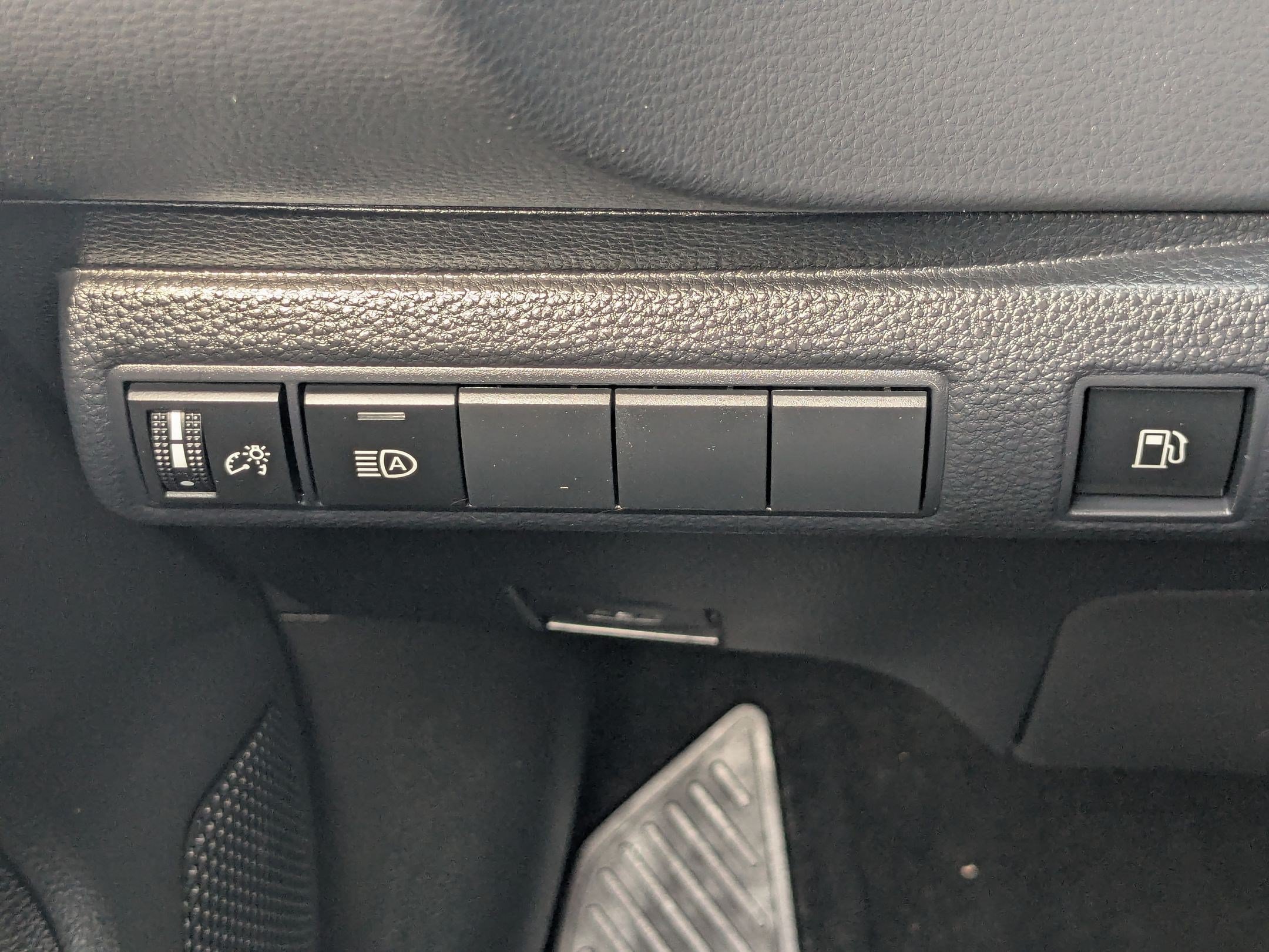 Used 2024 Toyota Corolla LE FWD image 19