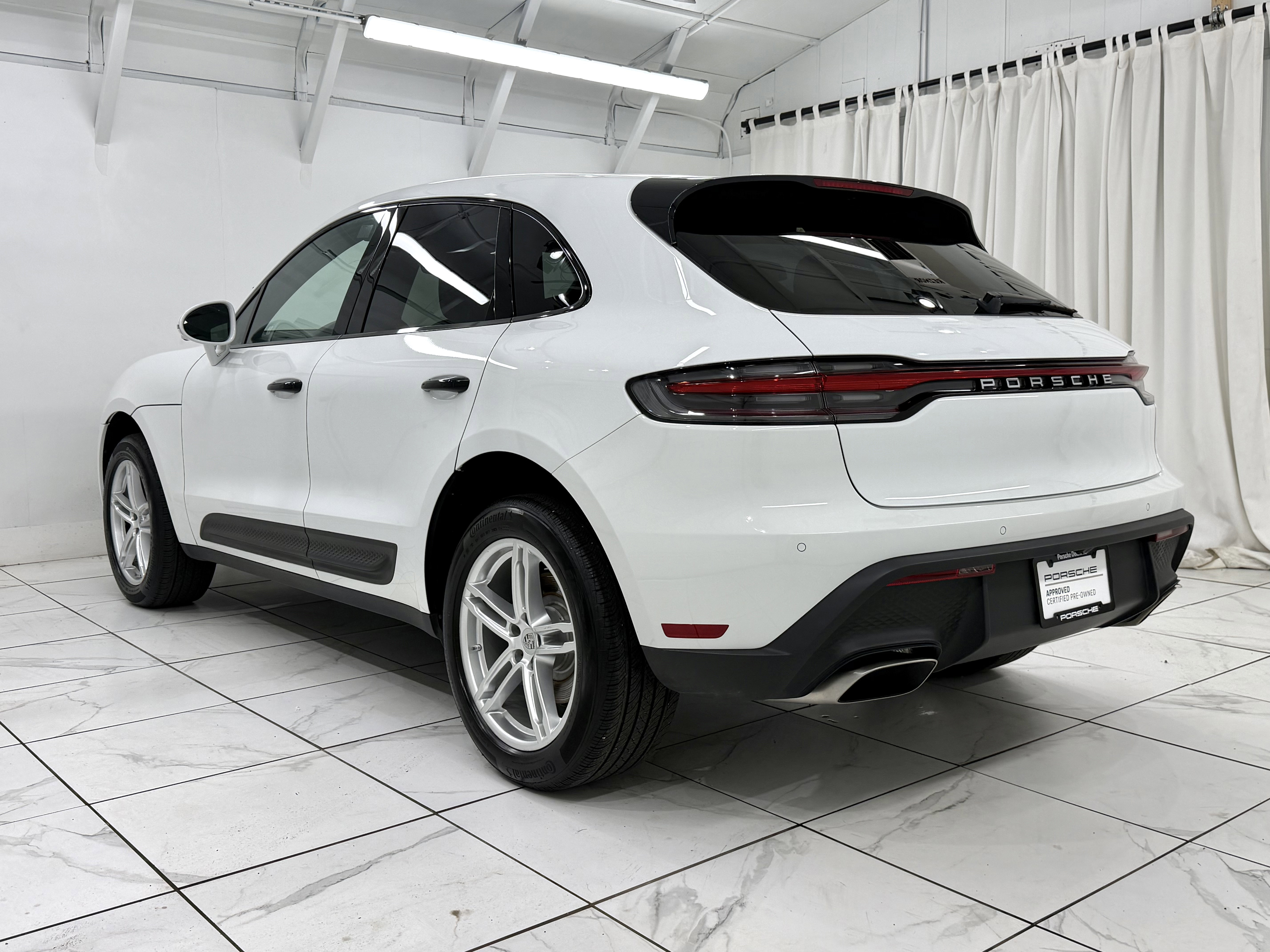 Certified 2023 Porsche Macan image 14