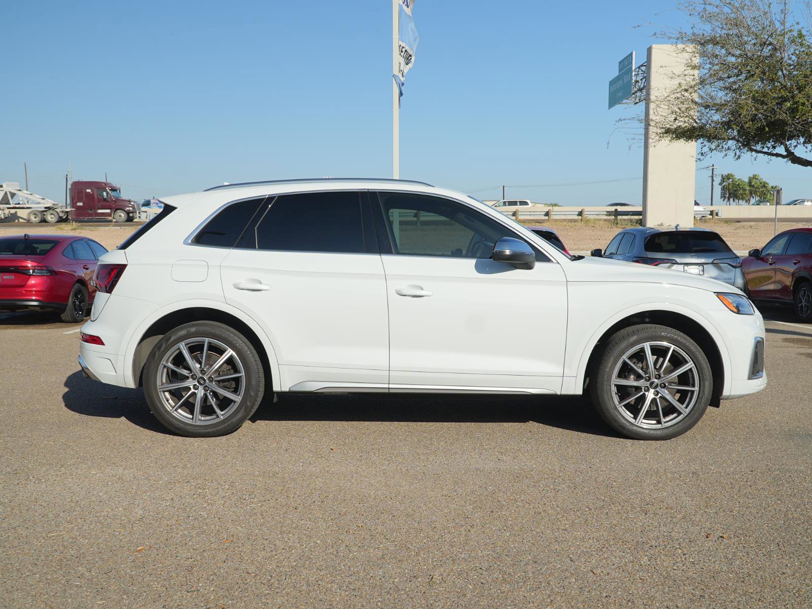 Used 2022 Audi SQ5 Premium w/ Convenience Package image 4
