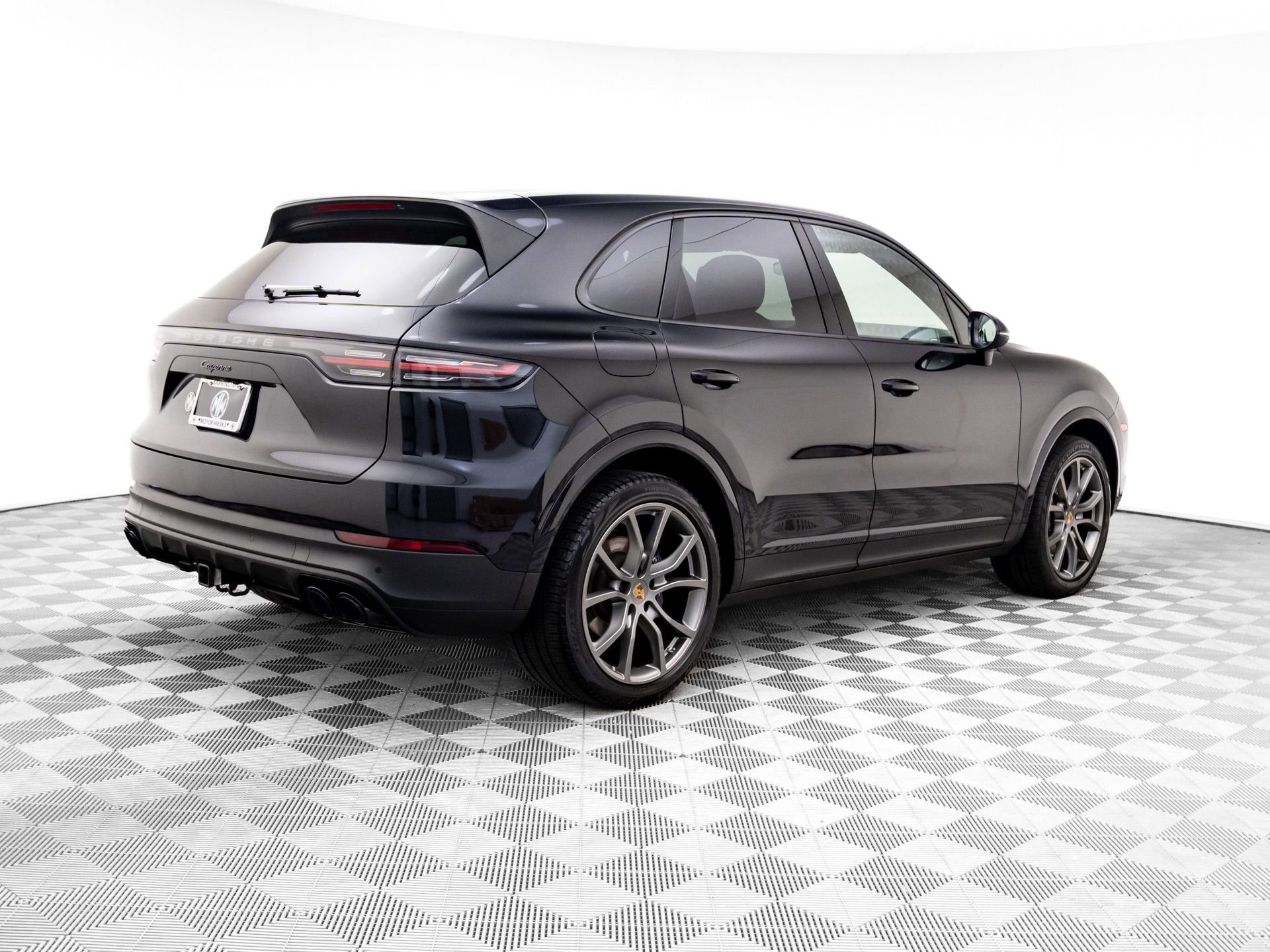 Certified 2022 Porsche Cayenne Platinum Edition image 7