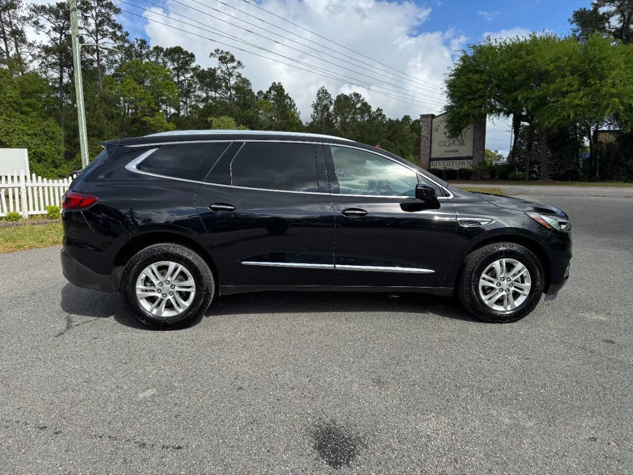 Used 2020 Buick Enclave Essence image 7
