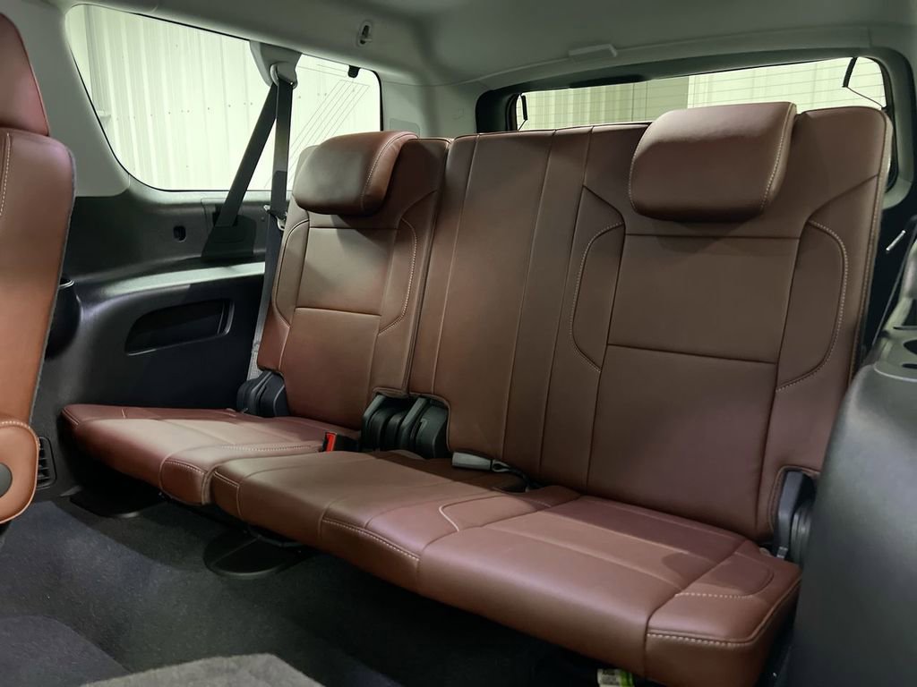 Used 2020 Chevrolet Suburban Premier w/ Premier Plus Edition image 25