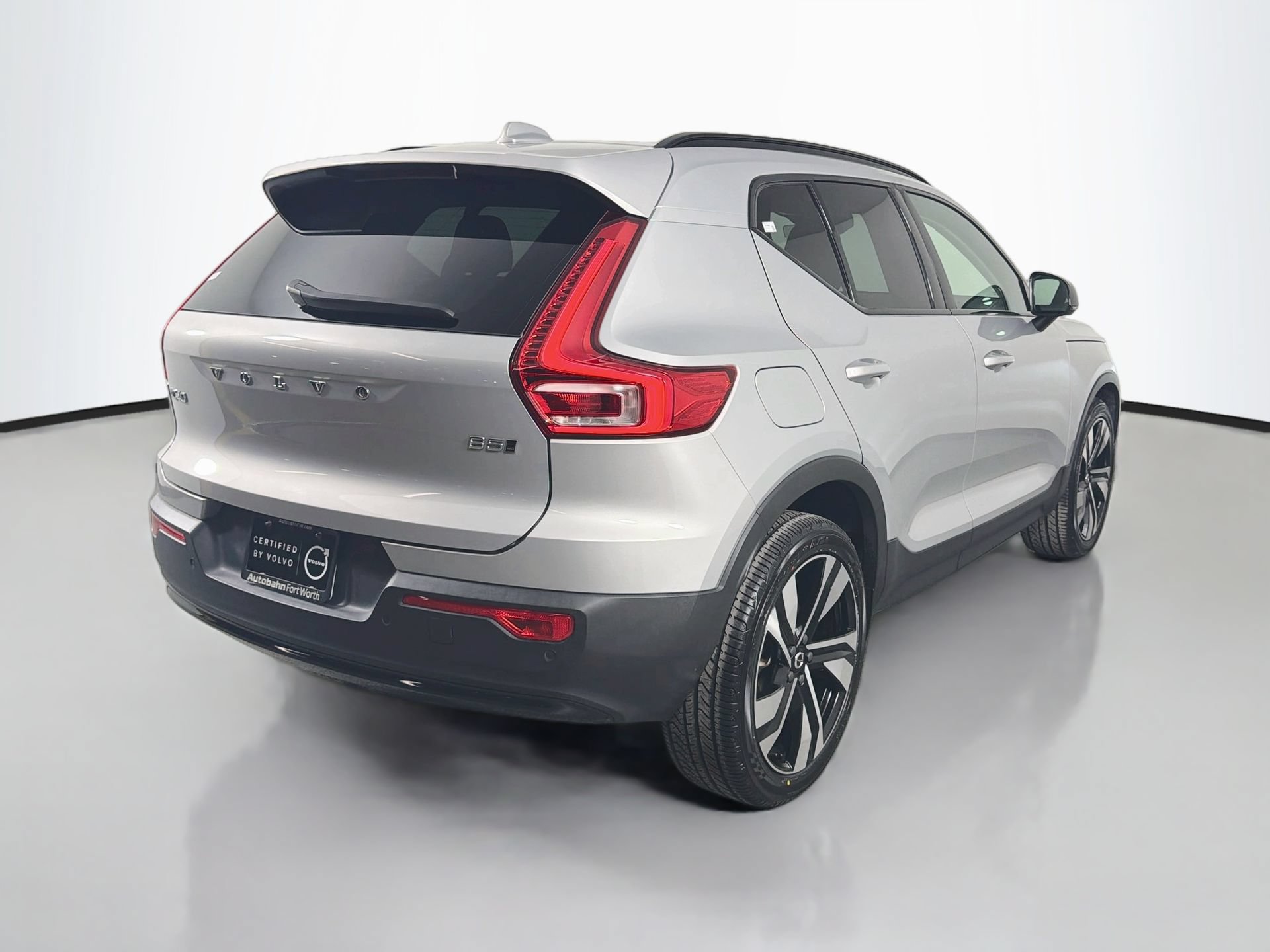 Certified 2023 Volvo XC40 B5 Plus w/ Protection Package Premier AWD/4WD image 6