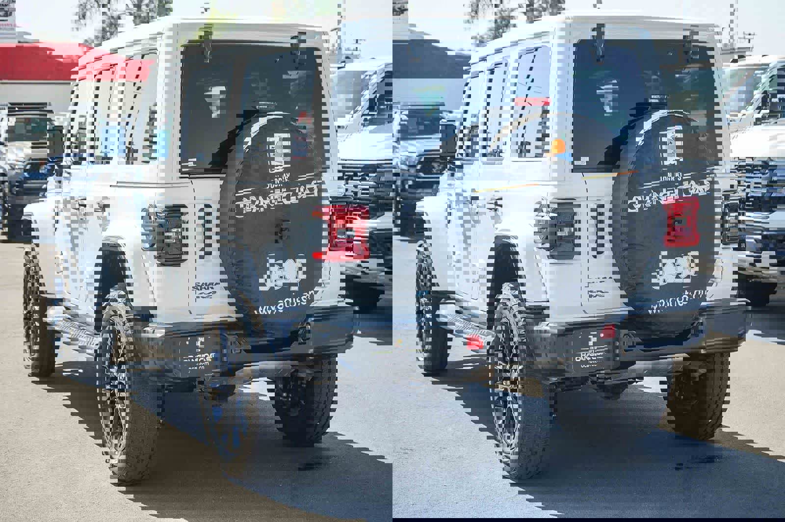 Used 2025 Jeep Wrangler Sahara image 6