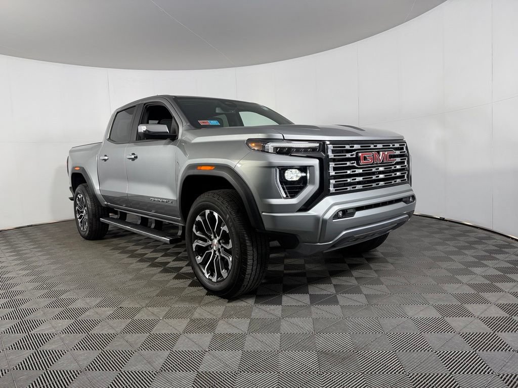 Used 2024 GMC Canyon Denali AWD/4WD image 2
