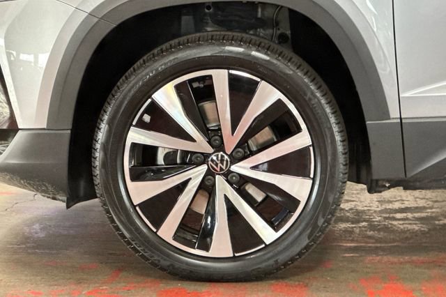 Certified 2022 Volkswagen Taos SE image 34