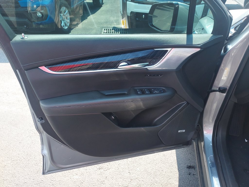 Used 2024 Cadillac XT6 Premium Luxury FWD image 16
