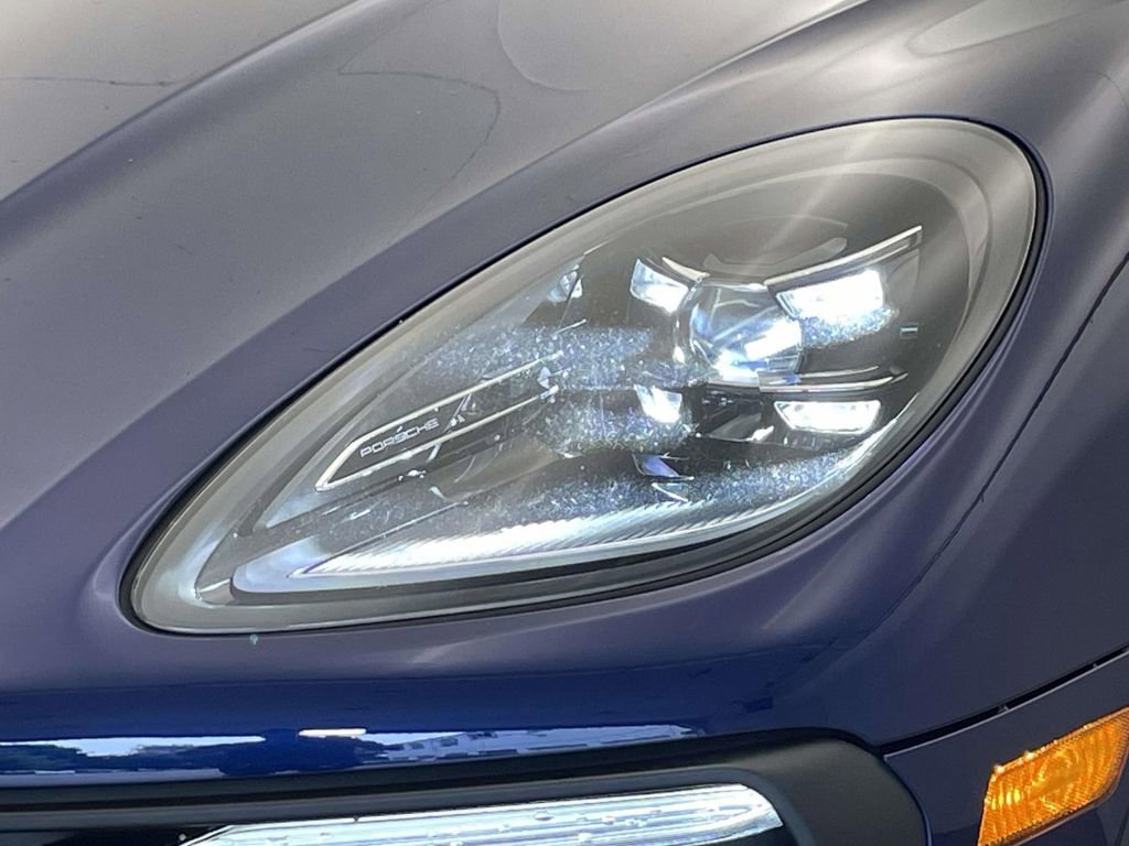 Certified 2022 Porsche Macan AWD/4WD image 15