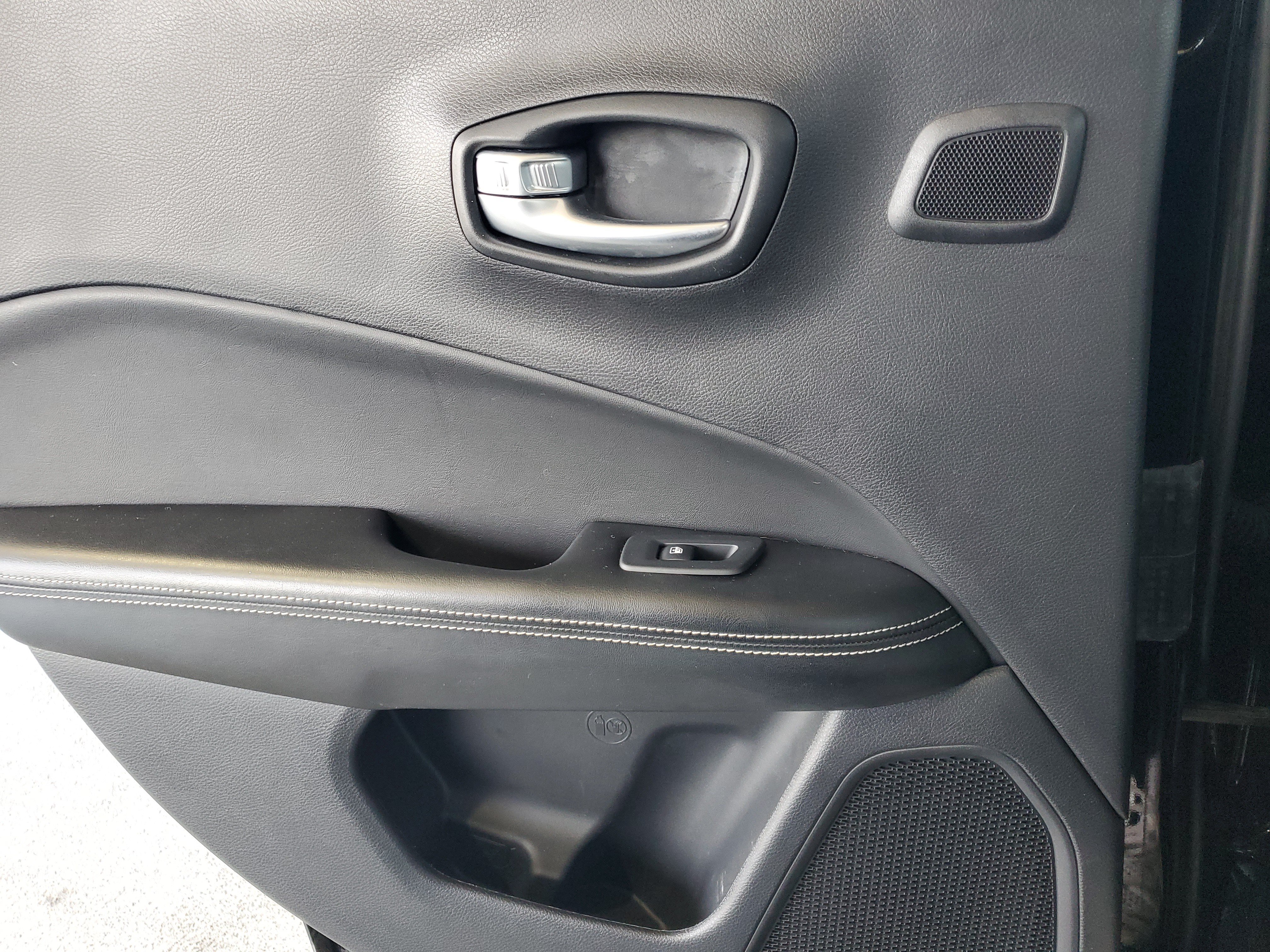 Used 2021 Jeep Compass Latitude w/ Sun and Sound Group FWD image 13
