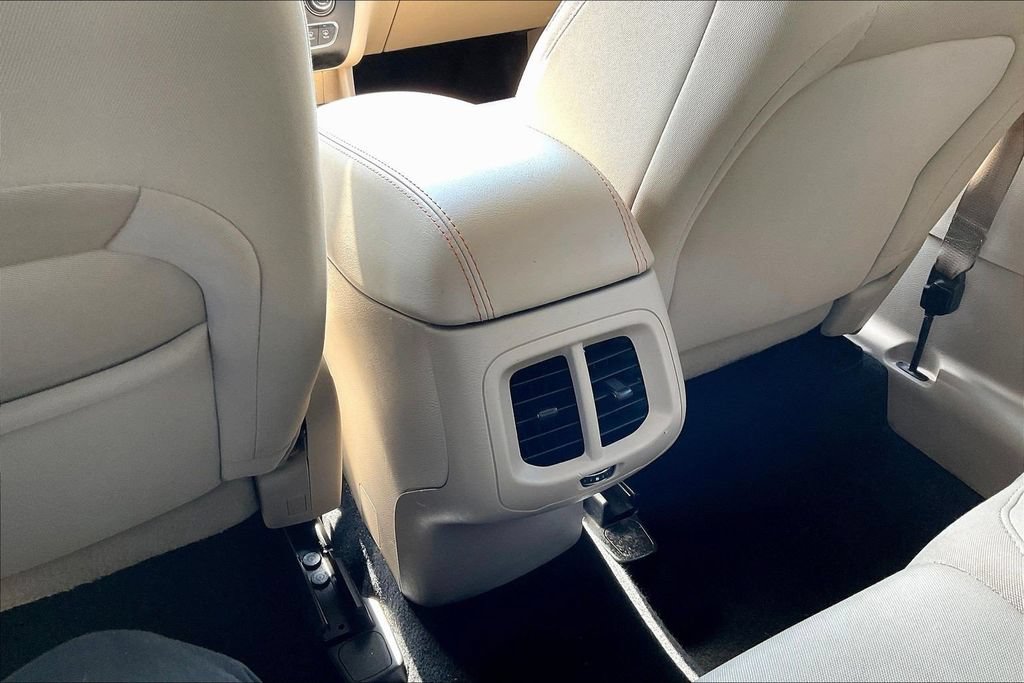 Used 2020 Jeep Cherokee Latitude FWD image 13