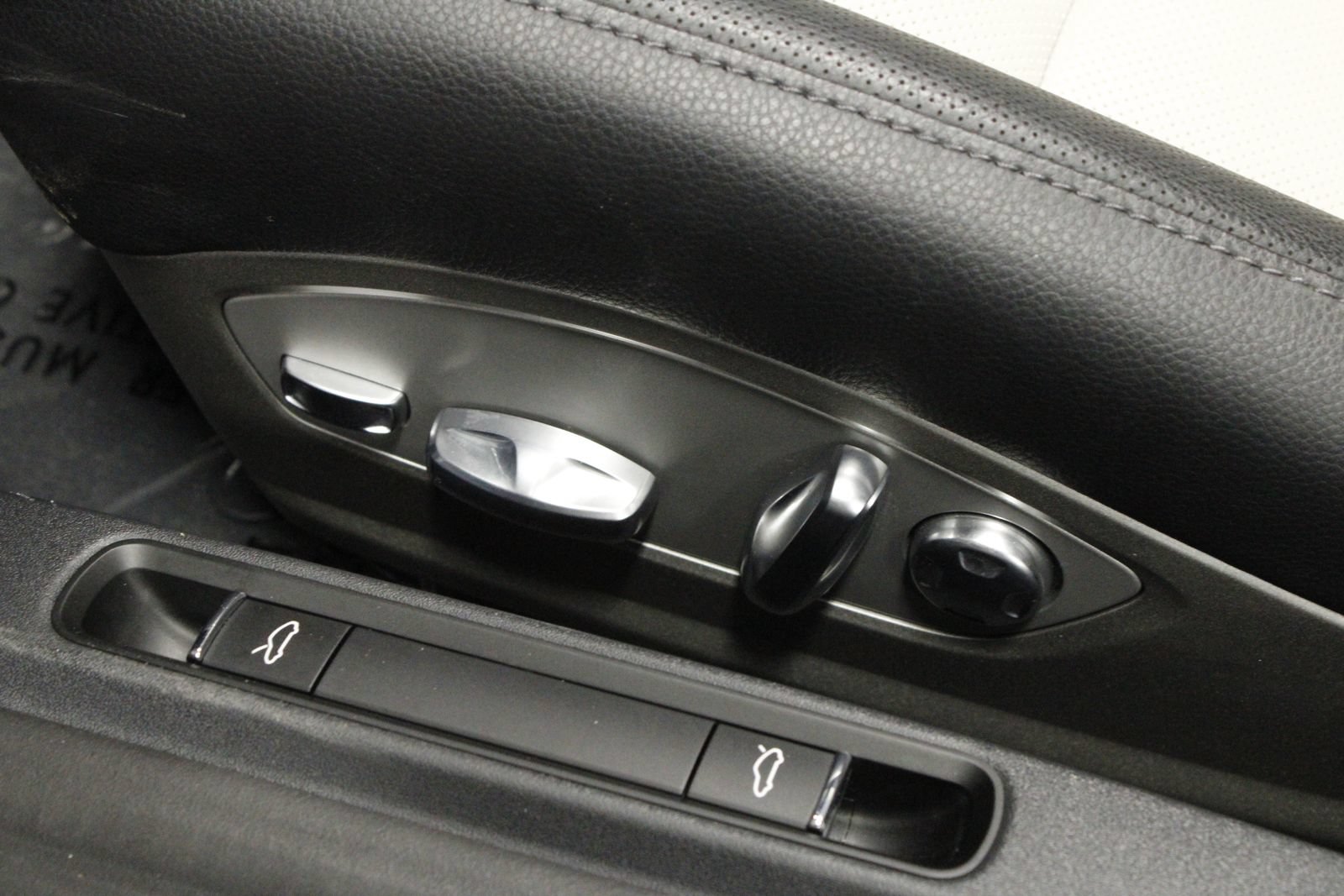 Certified 2024 Porsche 718 Boxster RWD image 26