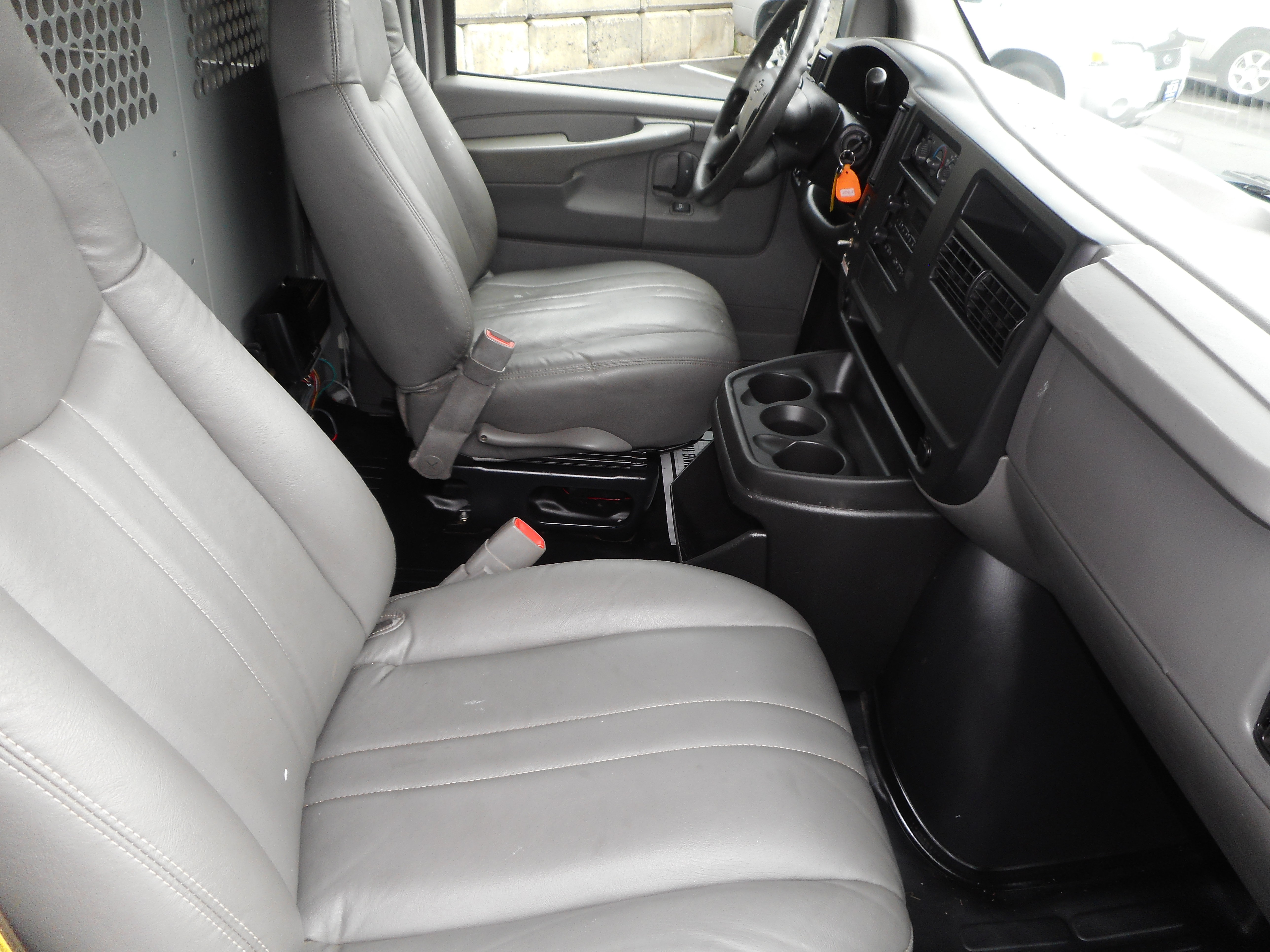 Used 2006 Chevrolet Express 2500 w/ Power and Light Package RWD image 23