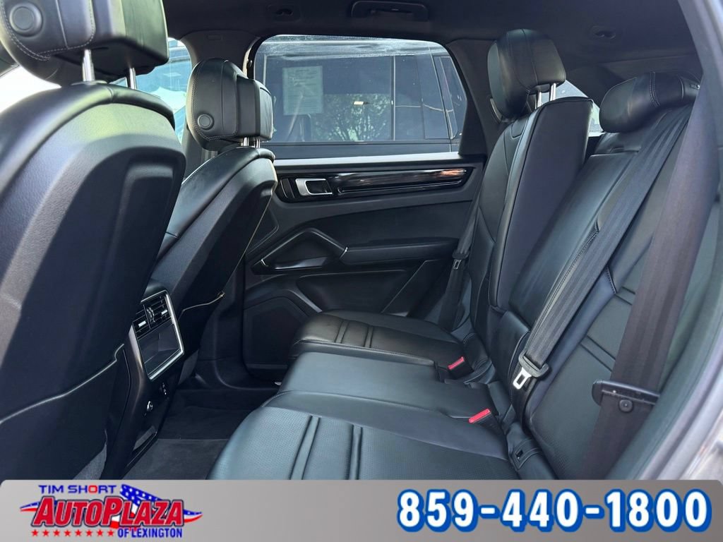Used 2023 Porsche Cayenne w/ Premium Package AWD/4WD image 39