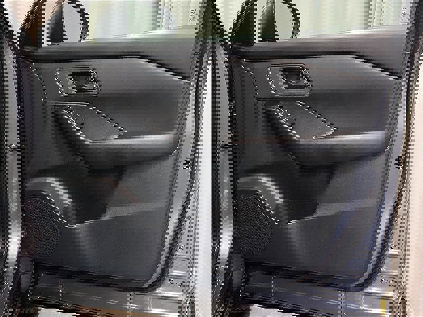 Used 2025 Nissan Rogue S image 12