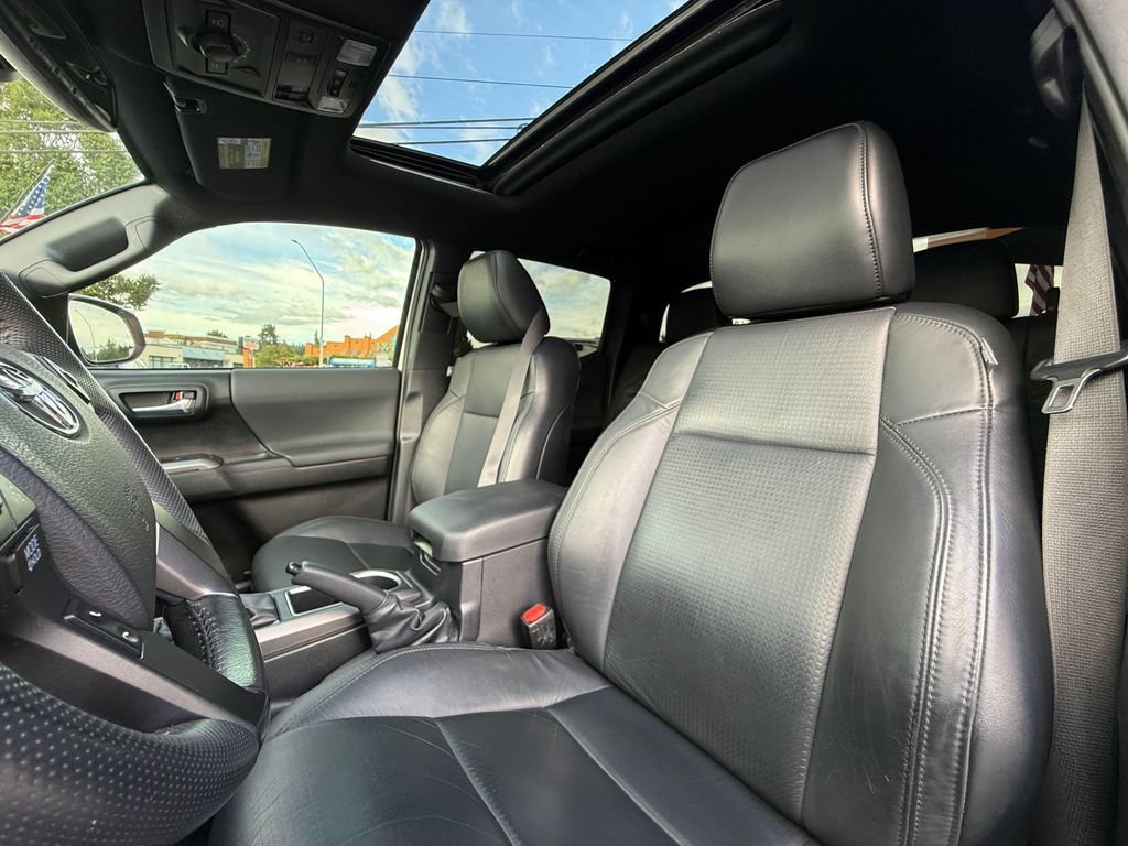 Used 2022 Toyota Tacoma TRD Off-Road w/ TRD Premium Off Road Package AWD/4WD image 20