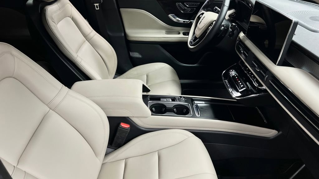 Used 2025 Lincoln Corsair AWD image 5