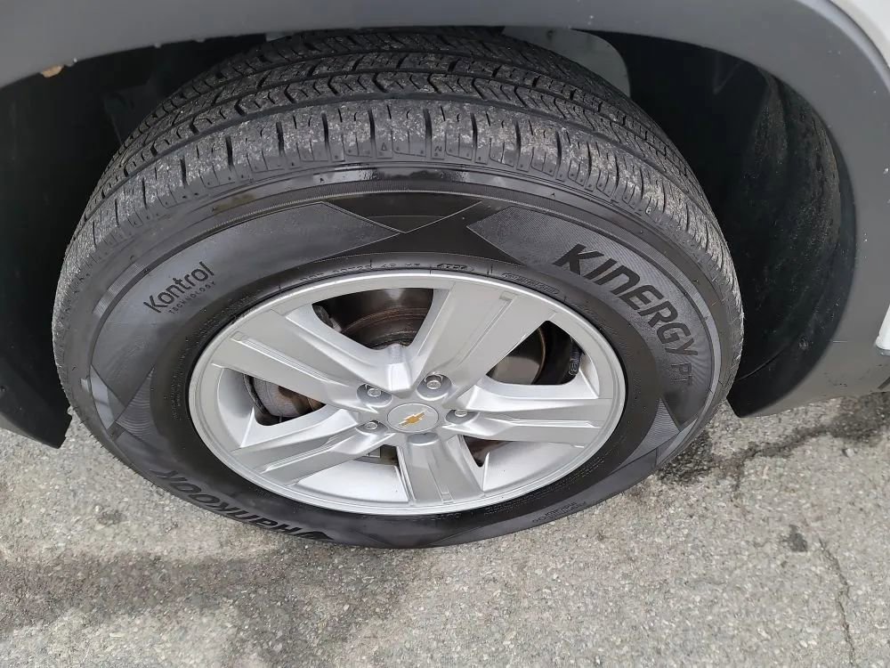 Used 2021 Chevrolet Trax LS w/ Tint and Cruise Package AWD/4WD image 24
