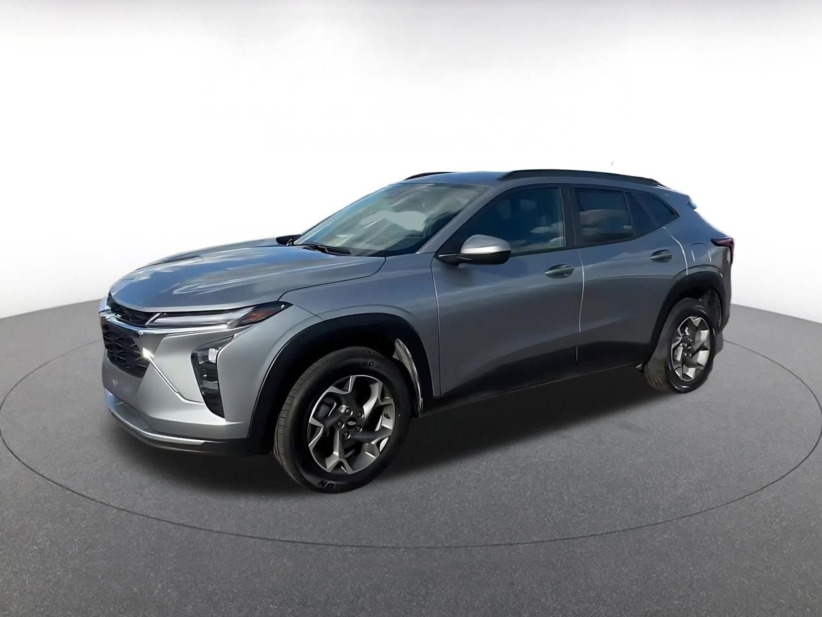 Used 2025 Chevrolet Trax LT FWD image 8