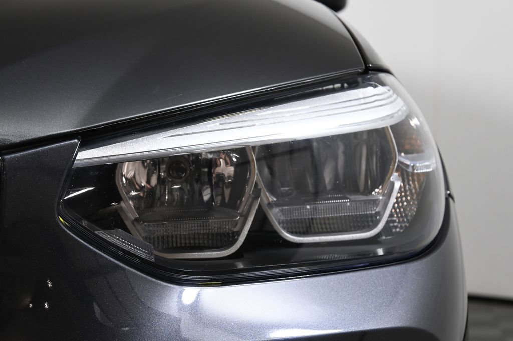 Used 2019 BMW X3 xDrive30i w/ Driving Assistance Package image 11