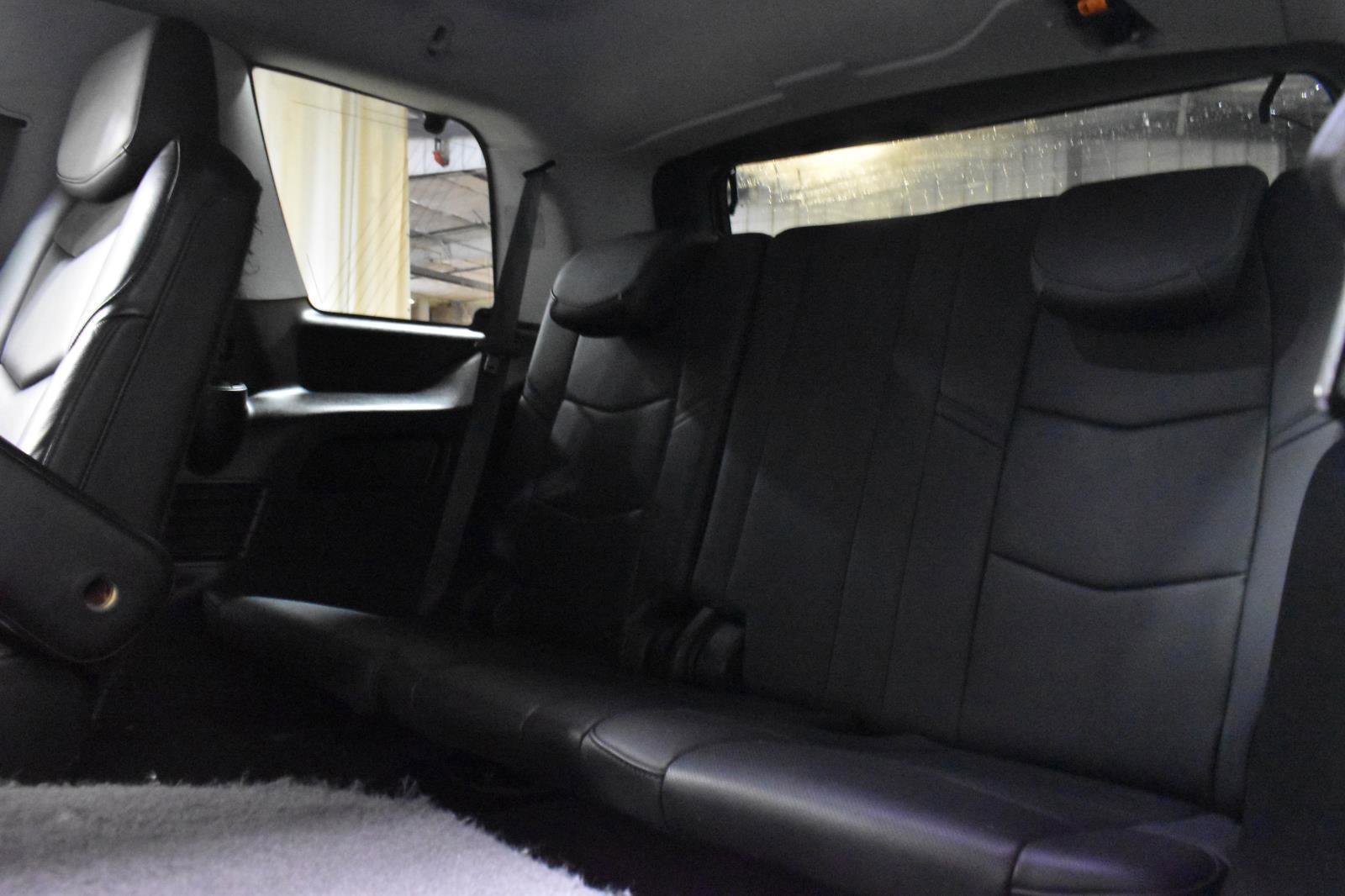 Used 2020 Cadillac Escalade Premium Luxury w/ Escalade Sport Edition AWD/4WD image 7