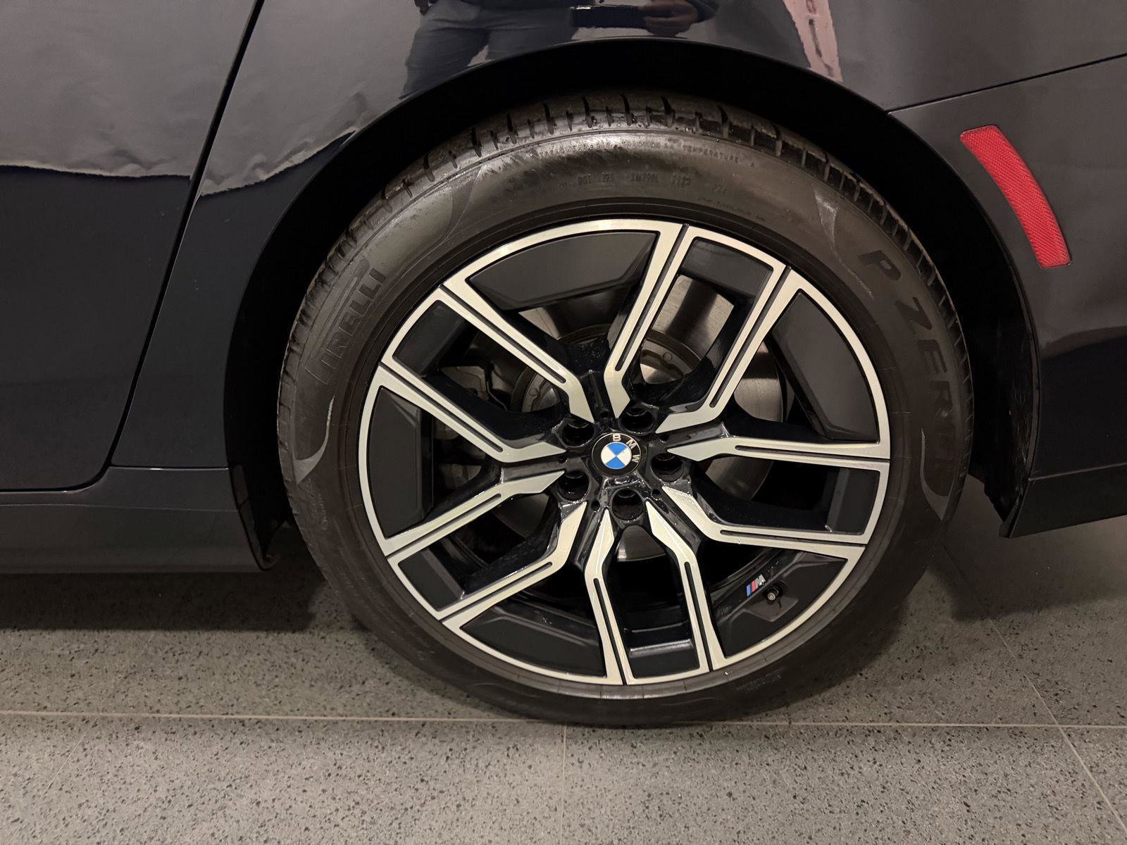 Used 2023 BMW 760i xDrive image 11