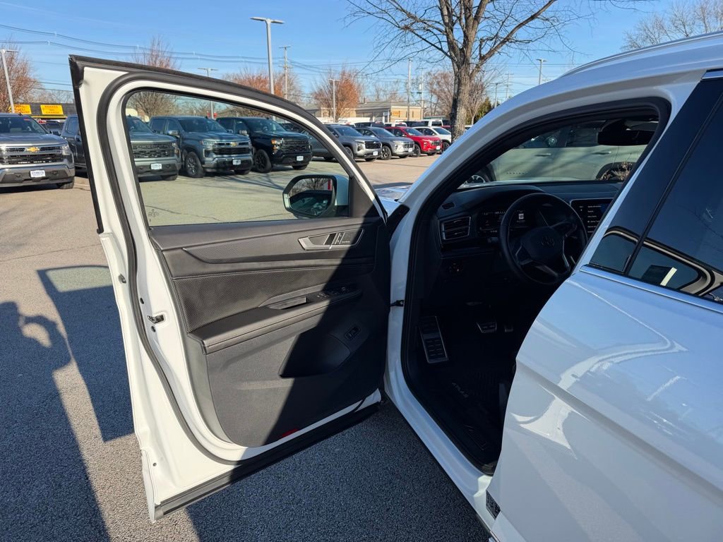 Used 2024 Volkswagen Atlas Cross Sport SEL Premium R-Line image 10