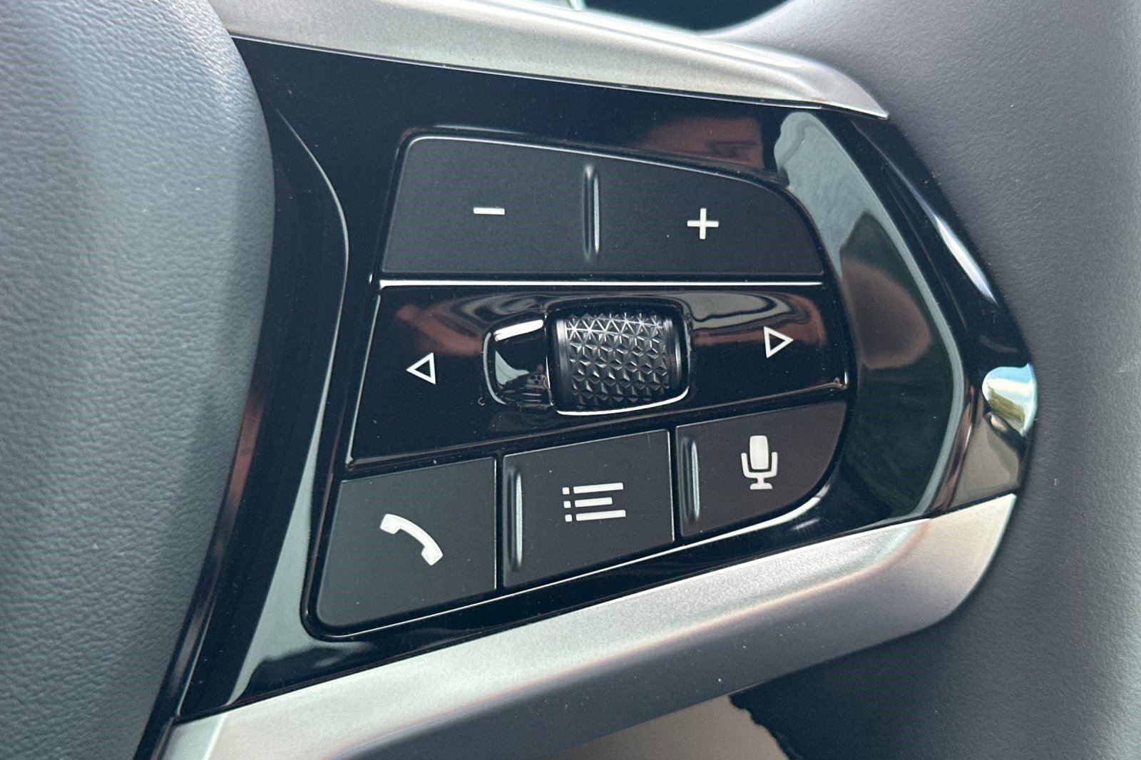 Used 2025 BMW 430i Coupe w/ Convenience Package image 30